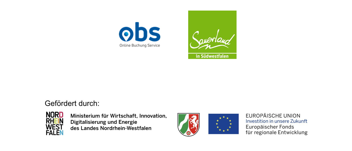 Das Bild zeigt zwei Logos, eines mit der Aufschrift „qbs“ und eines im grünen Design mit dem Text „Qualitätsmanagement Wanderbares Deutschland“. Darunter befindet sich ein weiterer weißer Bereich mit mehreren kleinen Logos, darunter ein Wappen von Nordrhein-Westfalen und die EU-Flagge. Insgesamt wirkt das Bild wie eine Übersicht offizieller Förder- oder Qualitätssiegel.